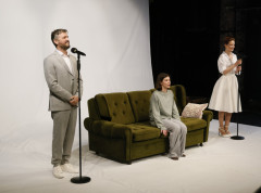 Predstava „Simptomi“ u režiji Ive Milošević premijerno izvedena u Ateljeu 212