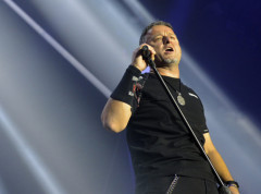 Koncert Tompsona u Imotskom održan uz ustaške pesme, poklič „za dom spremni“ i ministre u vladi Plenkovića