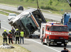 Teška saobraćajna nesreća u Hrvatskoj, dve osobe poginule, 31 povređena