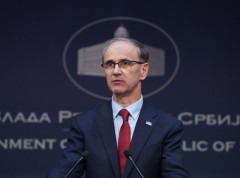 Premijer Macut osudio vandalski čin u Novom Sadu