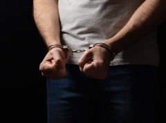Državljanin SAD uhapšen u Kotoru, izazvao saobraćajnu nezgoduu pa udario policajca