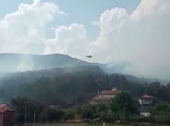 Helikopteri se priključili gašenju požara u okolini Vranja, proglašena vanredna situacija