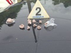 Kod uhapšenih u Obrenovcu nađen heroin, u pokušaju da pobegnu oštetili policijsko vozilo