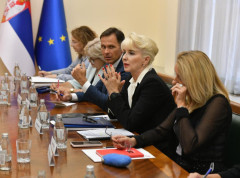 Delez prekršio uredbu u 70 objekata, a Veropulos u tri, ukupna kazna 25,5 miliona dinara