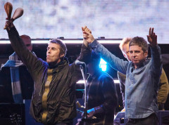 Gitara frontmena Oejzisa, koju je razbio u noći raspada benda, biće prodata na aukciji