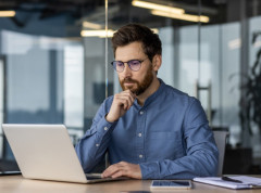 Prosečne julske neto plate programera premašile 300.000 dinara