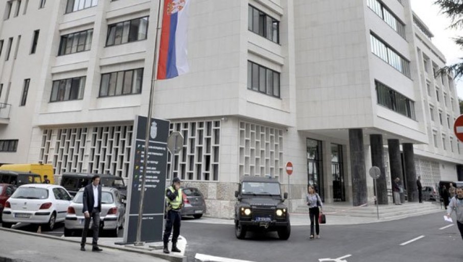 Udario čoveka dok je gurao kolica sa detetom