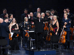 Bojan Suđić i nekoliko stotina muzičara izveli delo „Carmina Burana“ u Sava centru