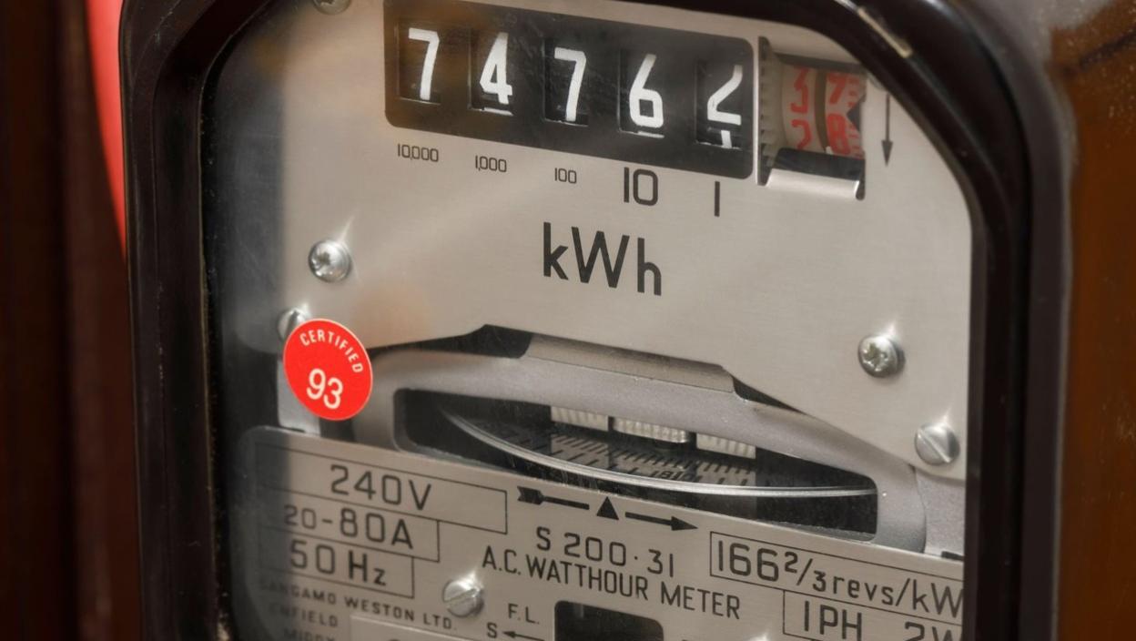 DRŽAVA PRUŽA DODATNU ZAŠTITU GRAĐANIMA! Nikad više novca za energetski ugrožene kupce struje i gasa