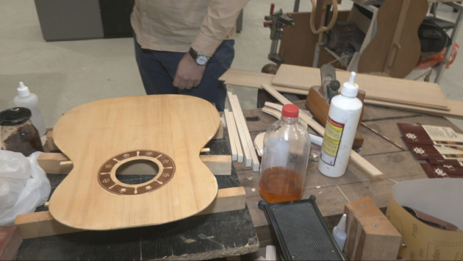 Kako napraviti gitaru?