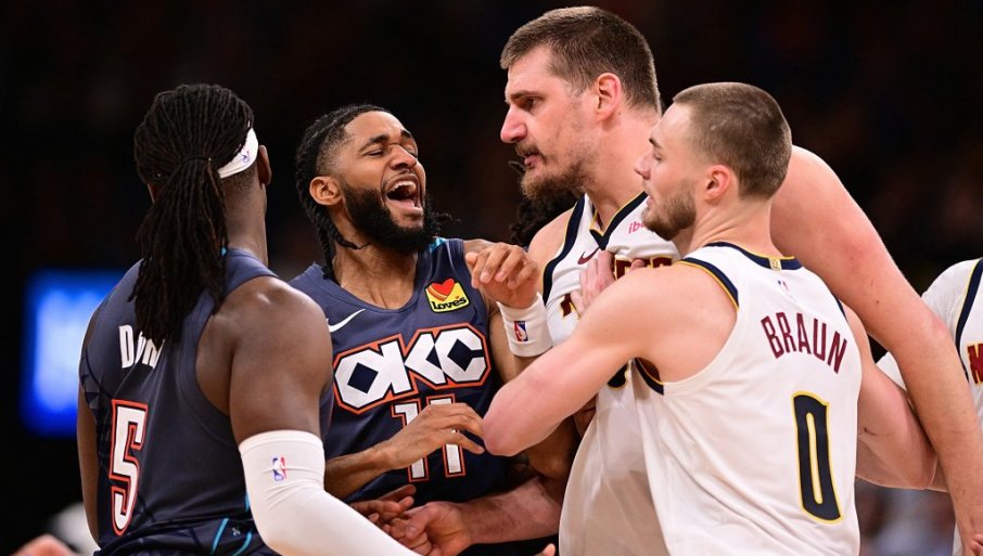 BESNI JOKIĆ „OTEO“ TABLU TRENERU! Srbinu prekipelo, počeo da viče na saigrače, o ovom snimku bruji Amerika (VIDEO)