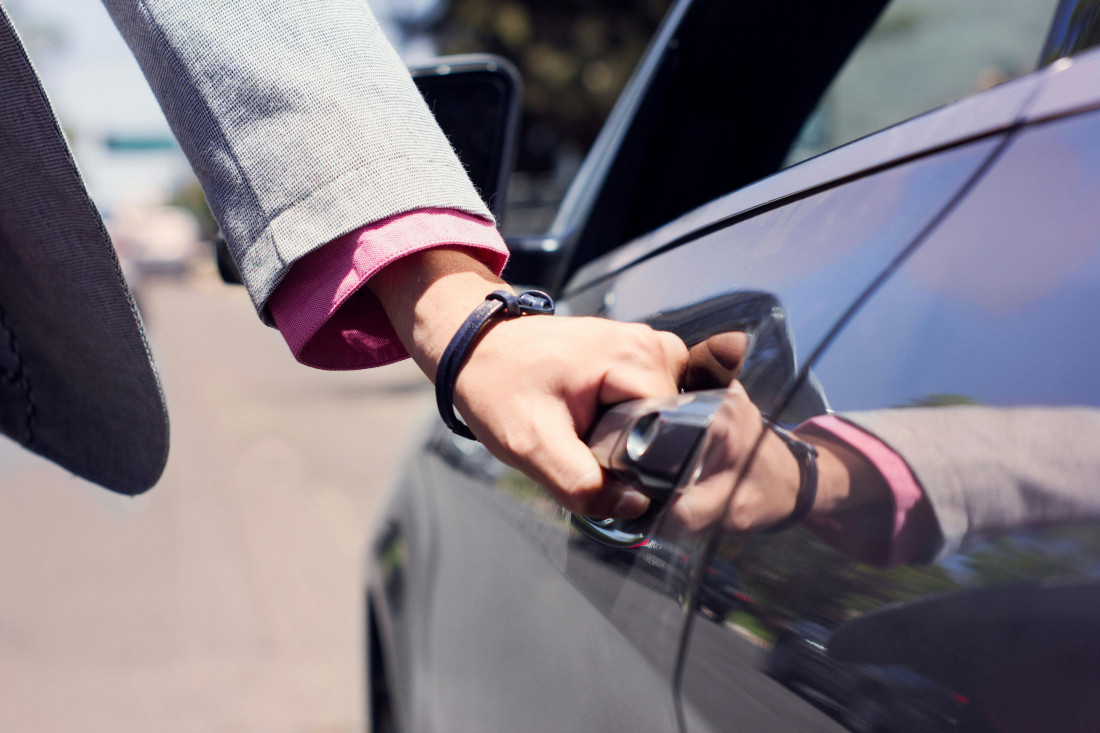 Skrivena funkcija prstena na okviru vrata automobila