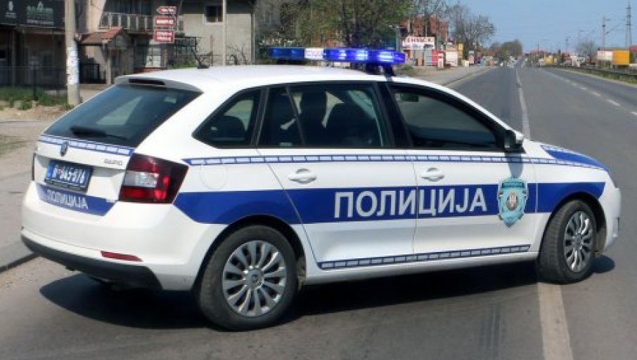 Telo zatečeno preko puta zgrade MUP-a